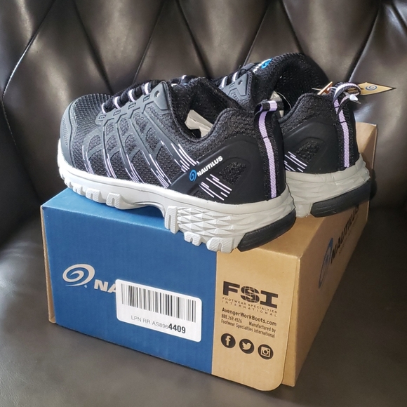 Nautilus Safety Footwear Women's Size 4 Wide - Picture 4 of 6